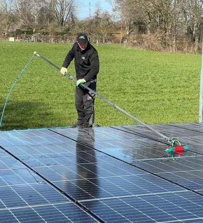Reinigen zonnepanelen