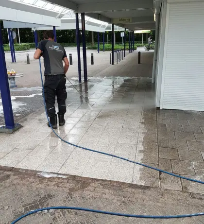 Reinigen straatwerk winkelcentrum Eikenbosch Berkel-Enschot