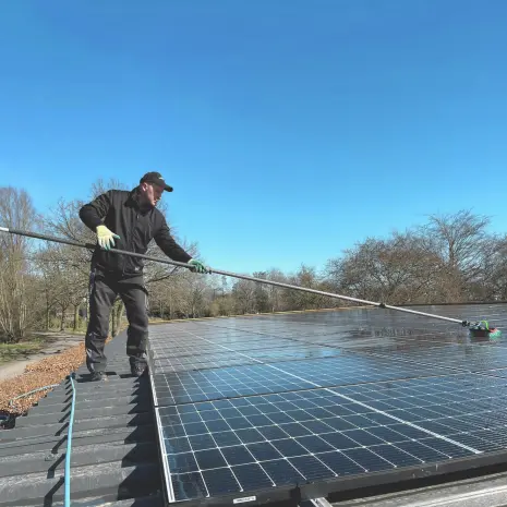 Zonnepanelen reinigen