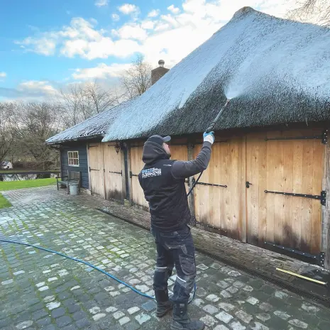 Rieten daken reinigen